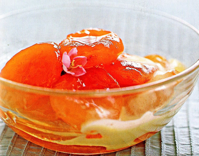 Pocherede abrikoser med orangeblomsthonning - Bare bedst