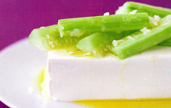 Dampet tofu med hvidløgs-agurkestave - Let og lækkert