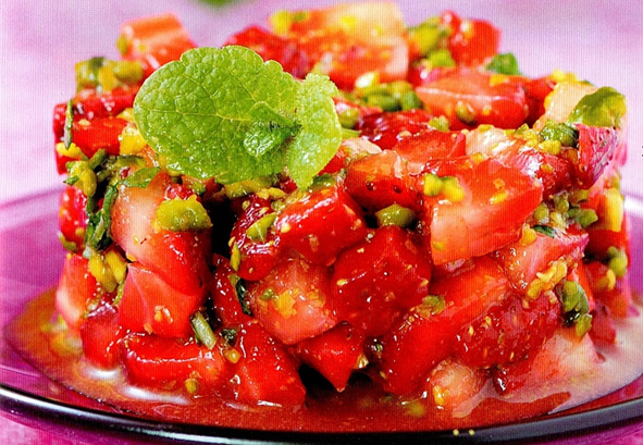Salat af jordbær og pistacier - Let og lækkert