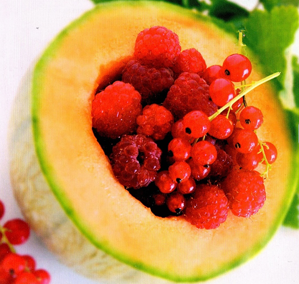 Salat af melon og røde bær - Let og lækkert