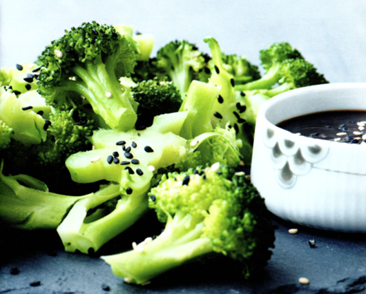 Broccoli med sesamdip - Kogebog.dk er bedst 💘