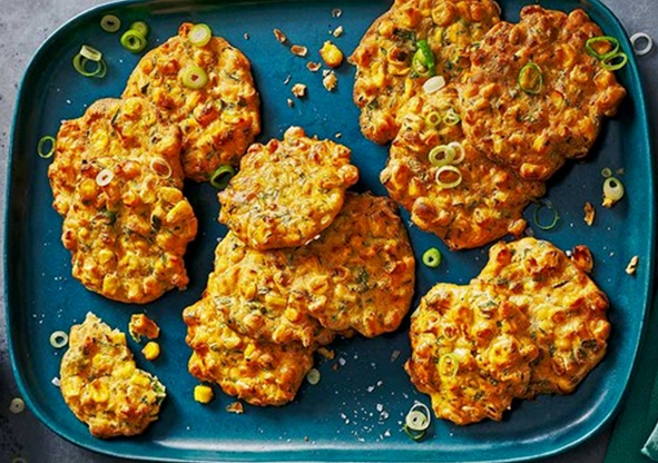 Sukkermajs- og forårsløgfritter i airfryer