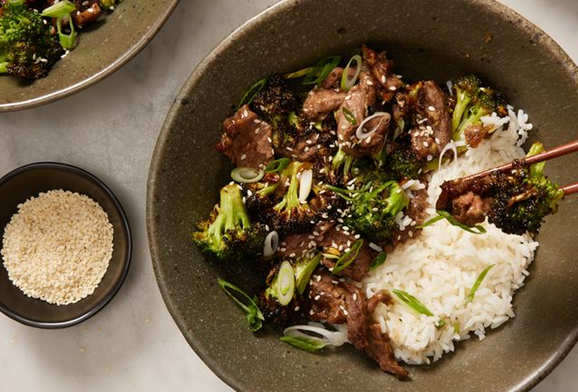 Oksekød og broccoli i airfryer