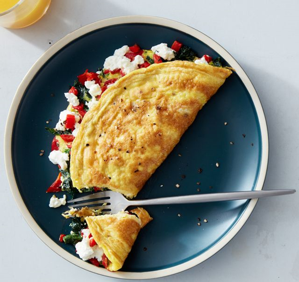 Omelet med spinat, ristet rød peber og gedeost i airfryer