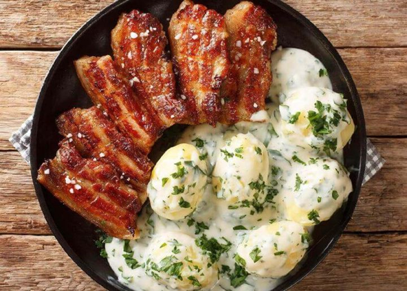 Stegt flæsk med persillesauce og kartofler i airfryer